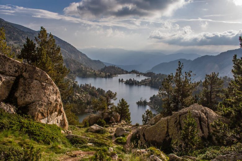 Vista del paisaje de la naturaleza del lago