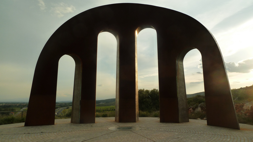 porte pais catalan monument