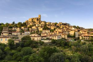 Village le plus ensoleillé et beau région Occitanie