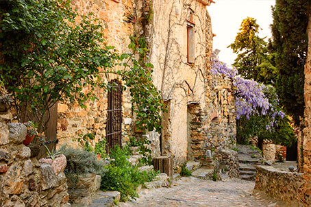 Castelnou village pyrénées orientales