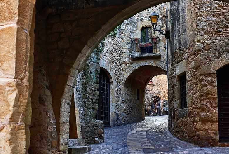 village medieval catalane girona