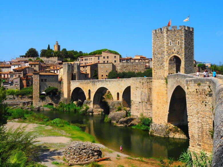 Pont besalu vue paysage