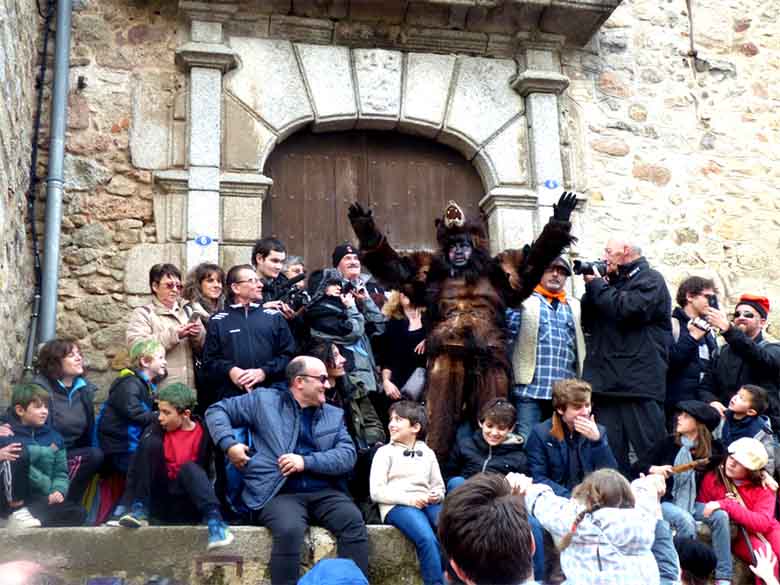 fete de l'ours saint laurent de cerdans