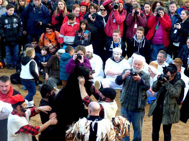 fete de l'ours saint laurent de cerdans