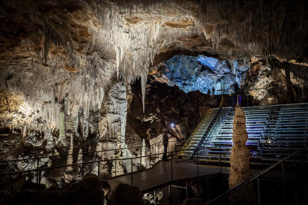 Toursime Perpignan Roches galeries souterraines