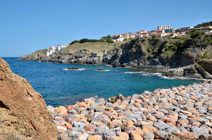 Mer galets plage été falaise vacances baignade