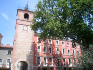 Eglise village Catalogne place centrale