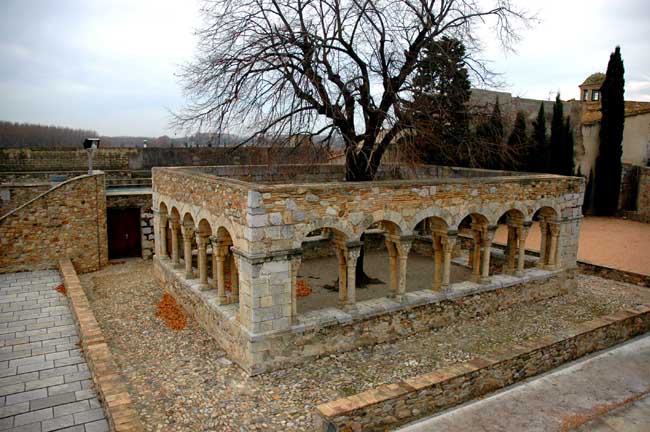 Cloître romain ancien Peralada Catalogne Sud