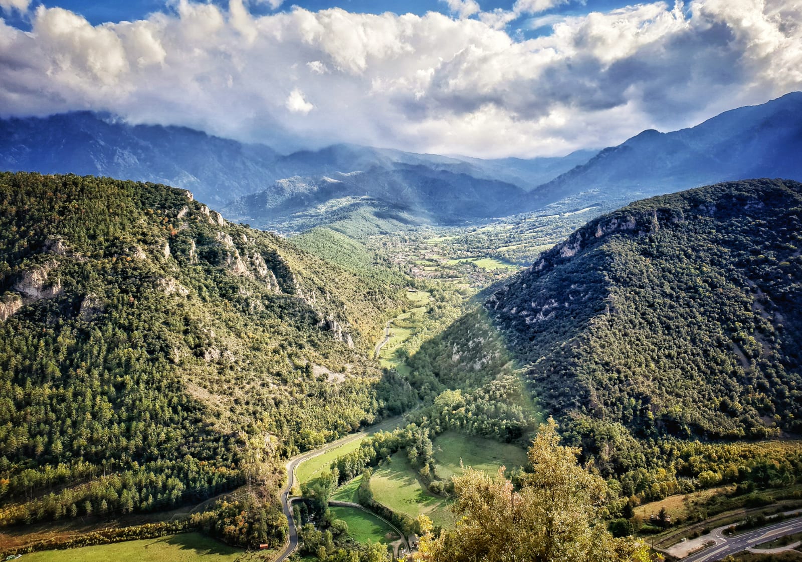 Panoramique montagne Grottes Villefranche