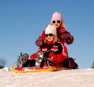 filles glisse ski traîneau activité montagne