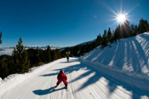 piste montagne pyrénées orientales skieur vacances d'hiver