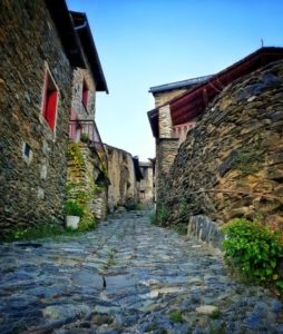 occitanie vacances quoi voir médiéval pierres charmant