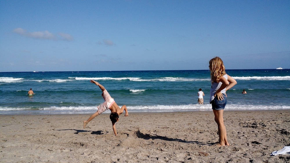 plage enfant pays catalan