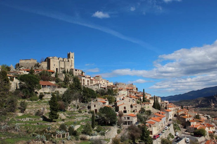 Village médiéval Pyrénées orientales occitanie