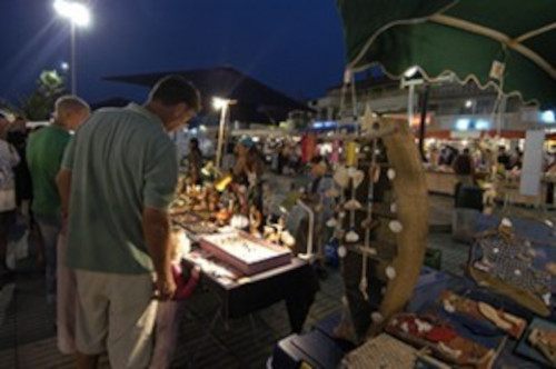 Port barcarès marchés nocturnes aout 2022 été soir produtis locaux art