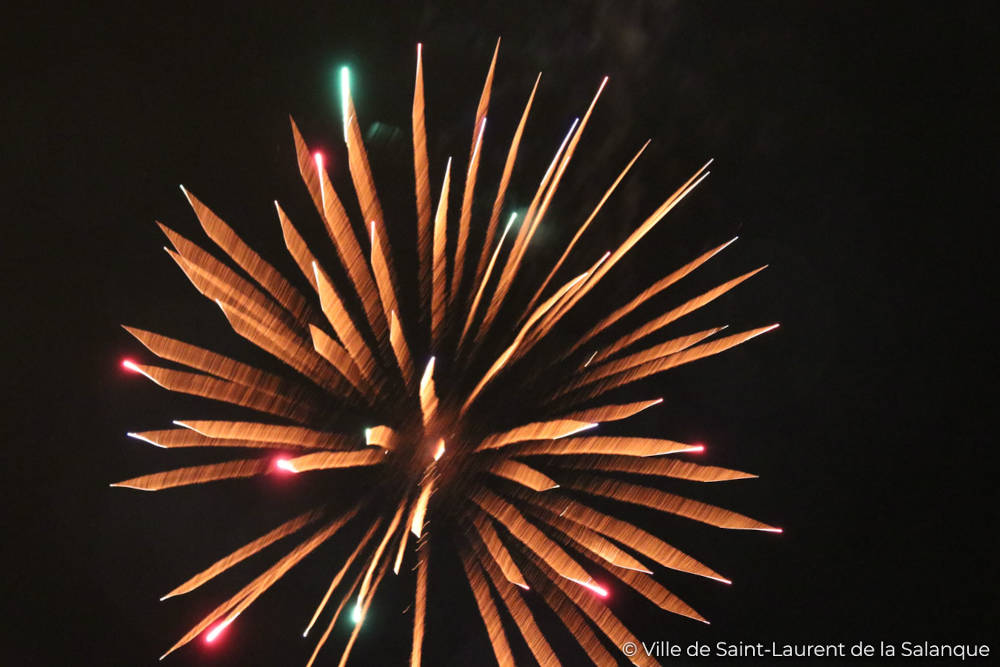 feu artifice saint laurent salanque carnavala animation fete été 2022 aout