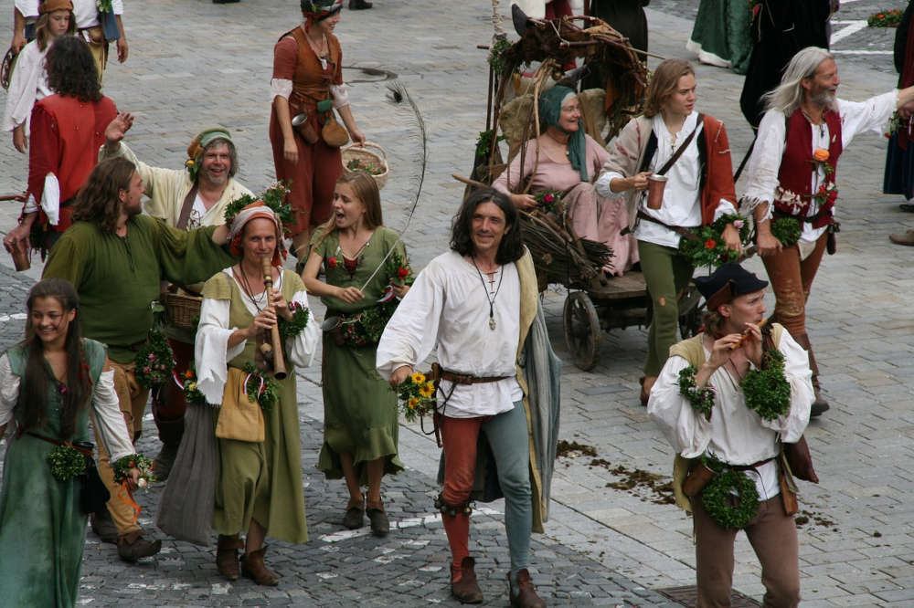 perpignan musiciens saltimbanques amazones artiste de rue pyrénées orientales
