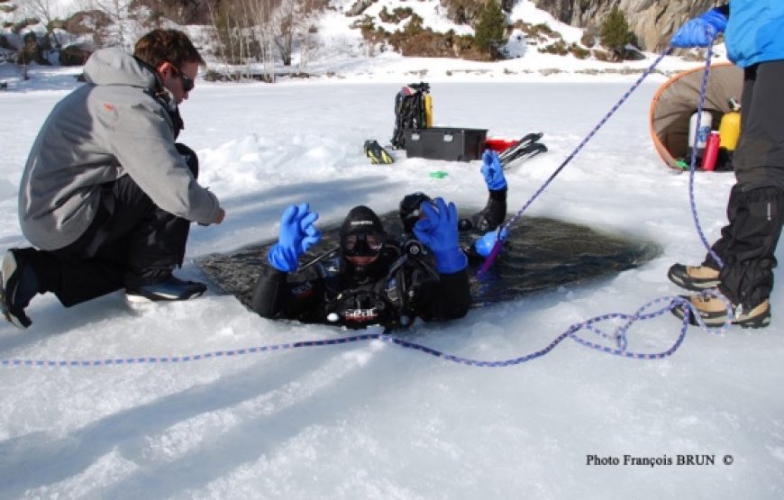 Plongée sous glace – encadrée