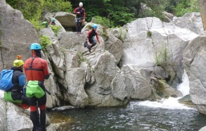 Canyoning à la demi-journée – Niveau III